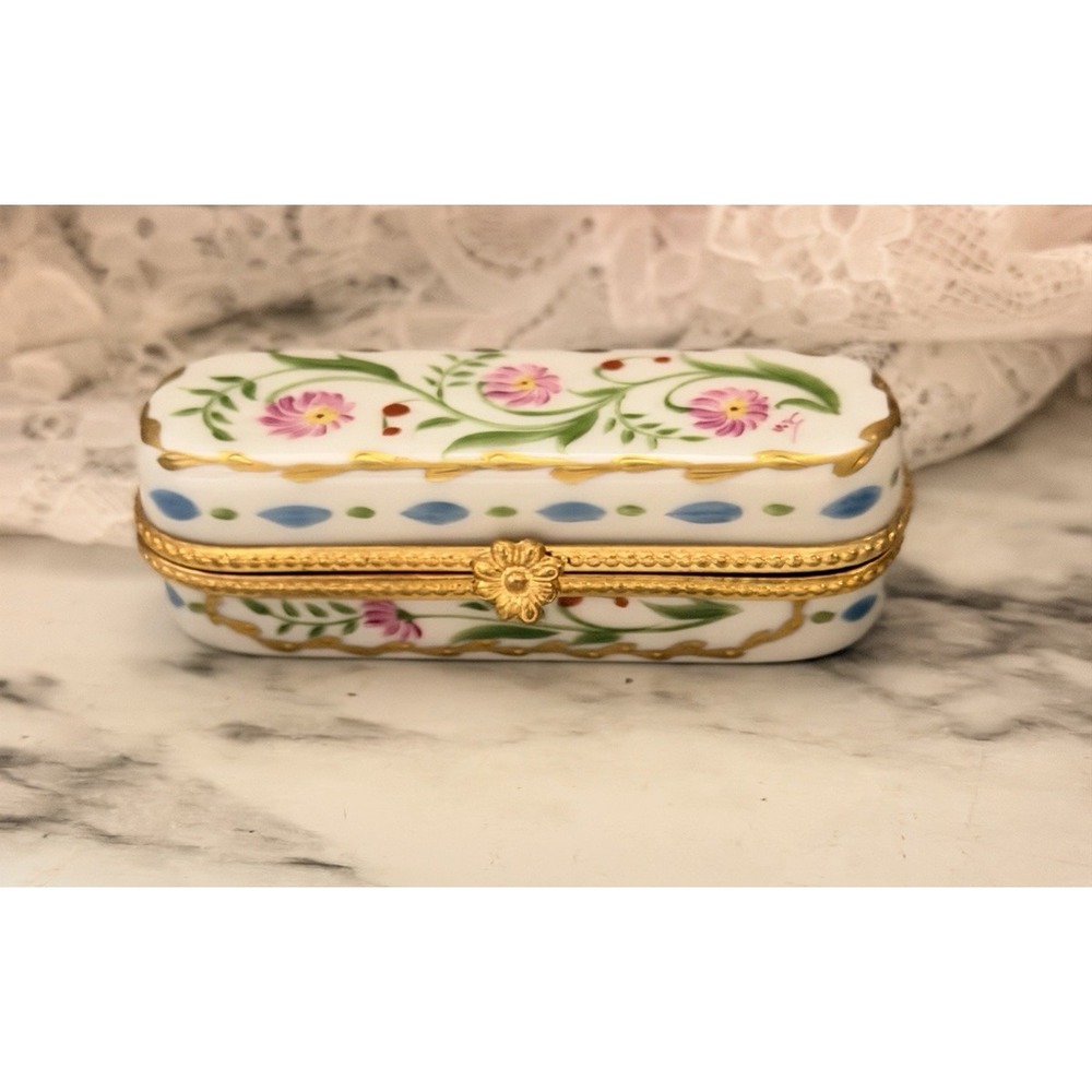 Limoges, France Decore a la Main Flower Clasp Signed Trinket Box 3" x 1" (A3213)